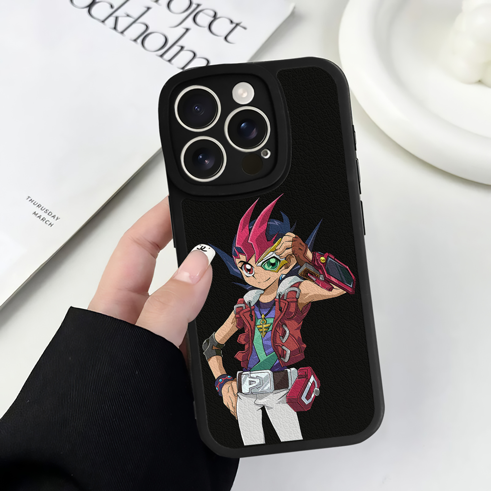 遊☆戯☆王 Yu-Gi-Oh! 【iPhone 16シリーズ対応】シリコンスマホケース（レザー調） 材質：シリコン